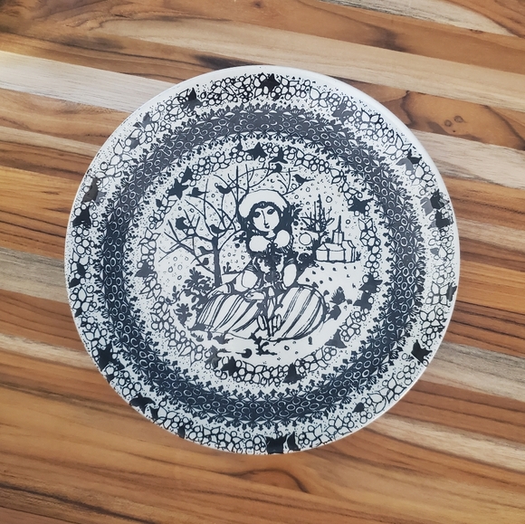 Bjorn Wiinblad - The Seasons 6.5 Inch Decorative Plate - Picture 7 of 7